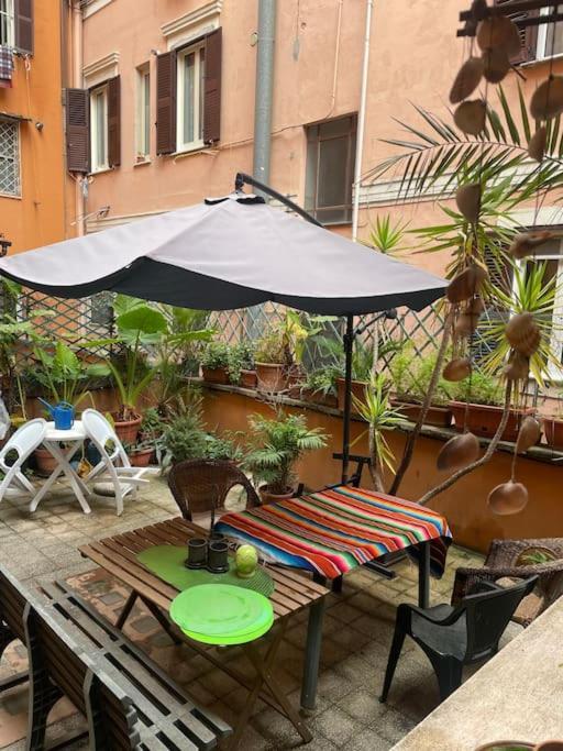 Centro Storico Appartamento Con Terrazza Rome Luaran gambar